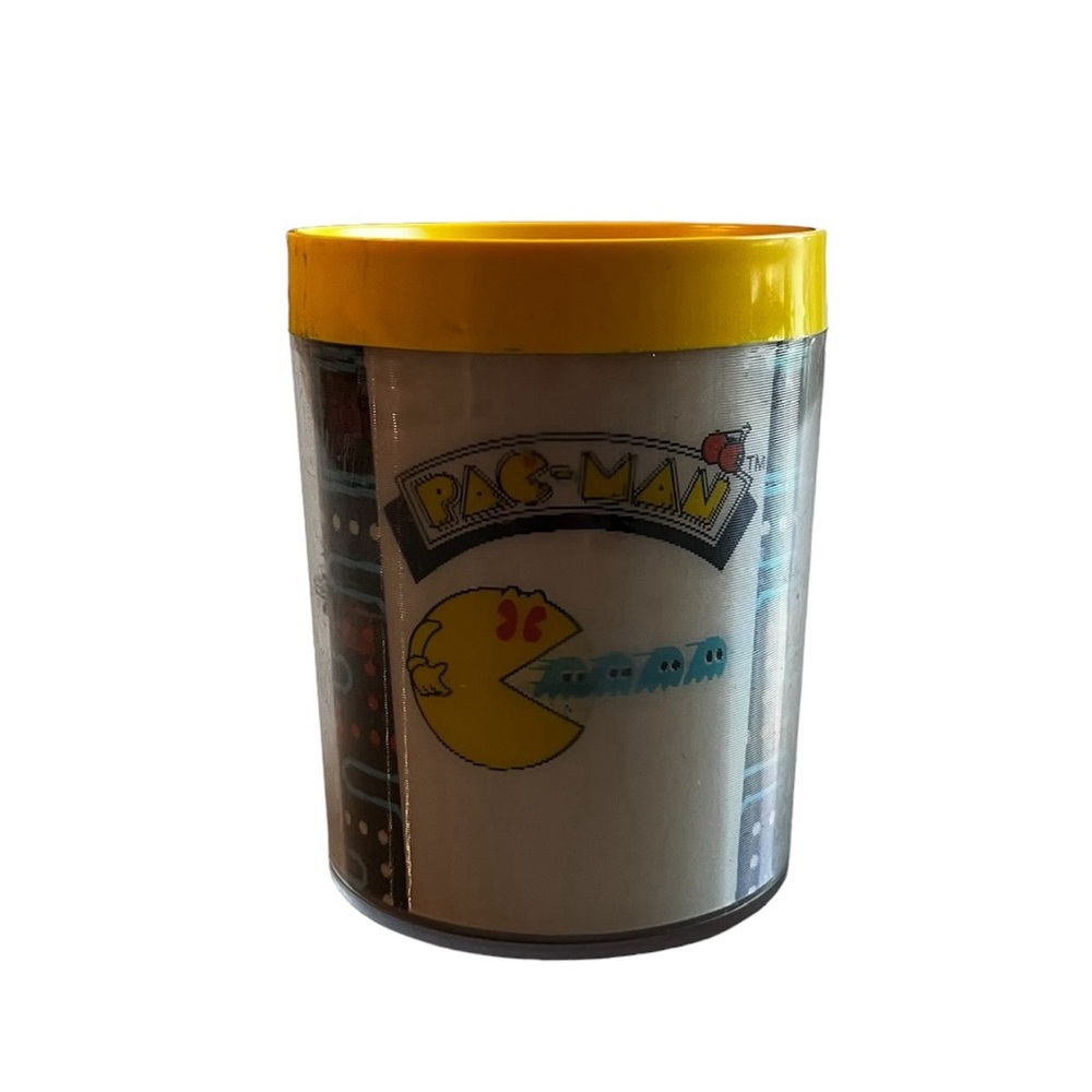 Vintage Pac-Man Holographic Lenticular plastic mug with yellow trim